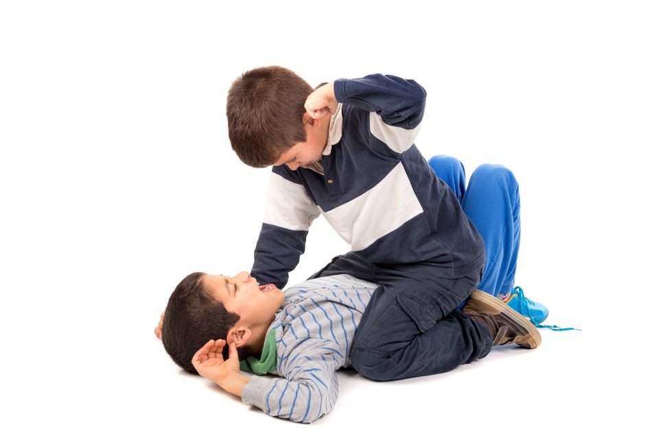 친구와 싸우고 억울해서 잠 못 자는 아이