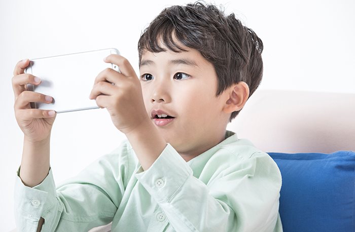 스마트폰, 아이의 뇌 크기를 줄인다고?