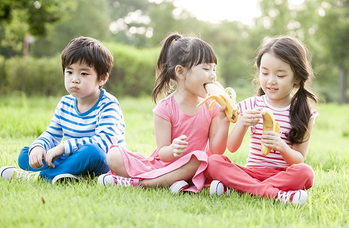 친구들이 자기를 싫어한다고 생각하는 아이