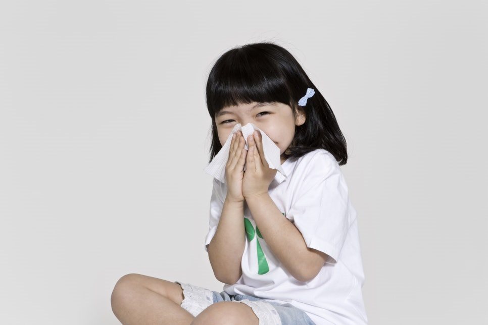 우리 아이 괴롭히는 봄철 알레르기 예방법