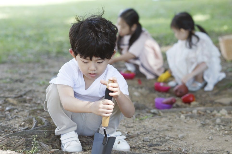 아이가 약간의 불편과 부족을 경험하게 하세요