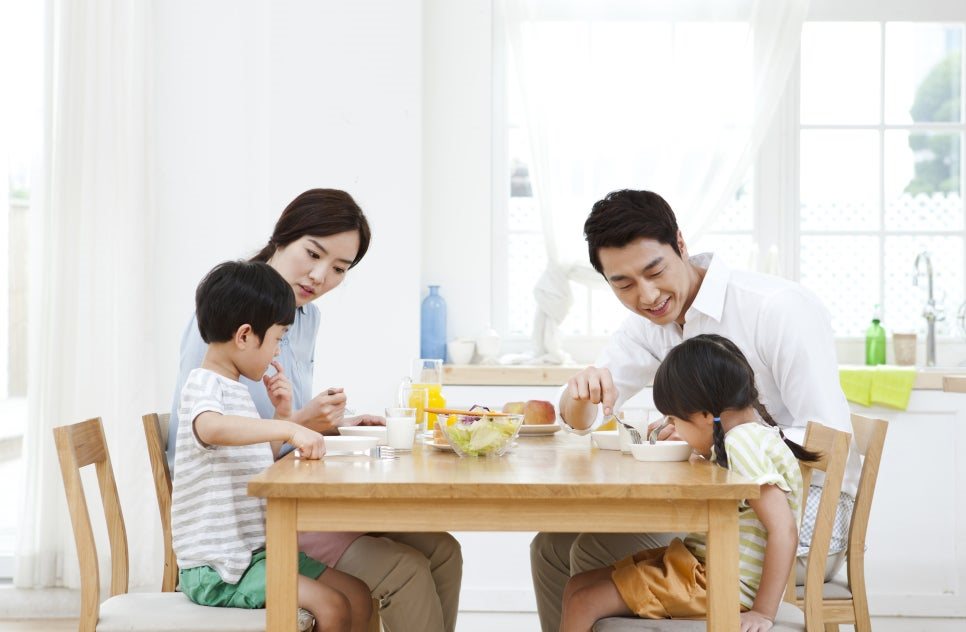 우리 아이 ‘식사 전’, ‘식사 중’, ‘식사 후’ 예절 갖추기